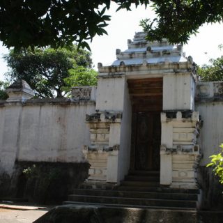 gapura makam imogiri