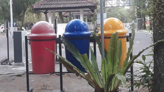 tempat sampah, ugm