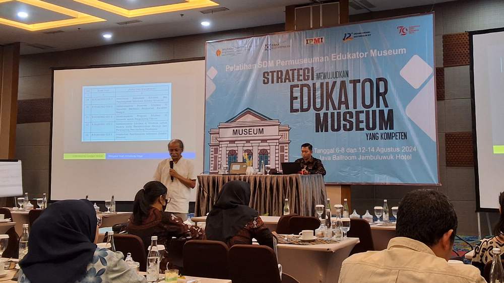 presentasi workshop edukator museum